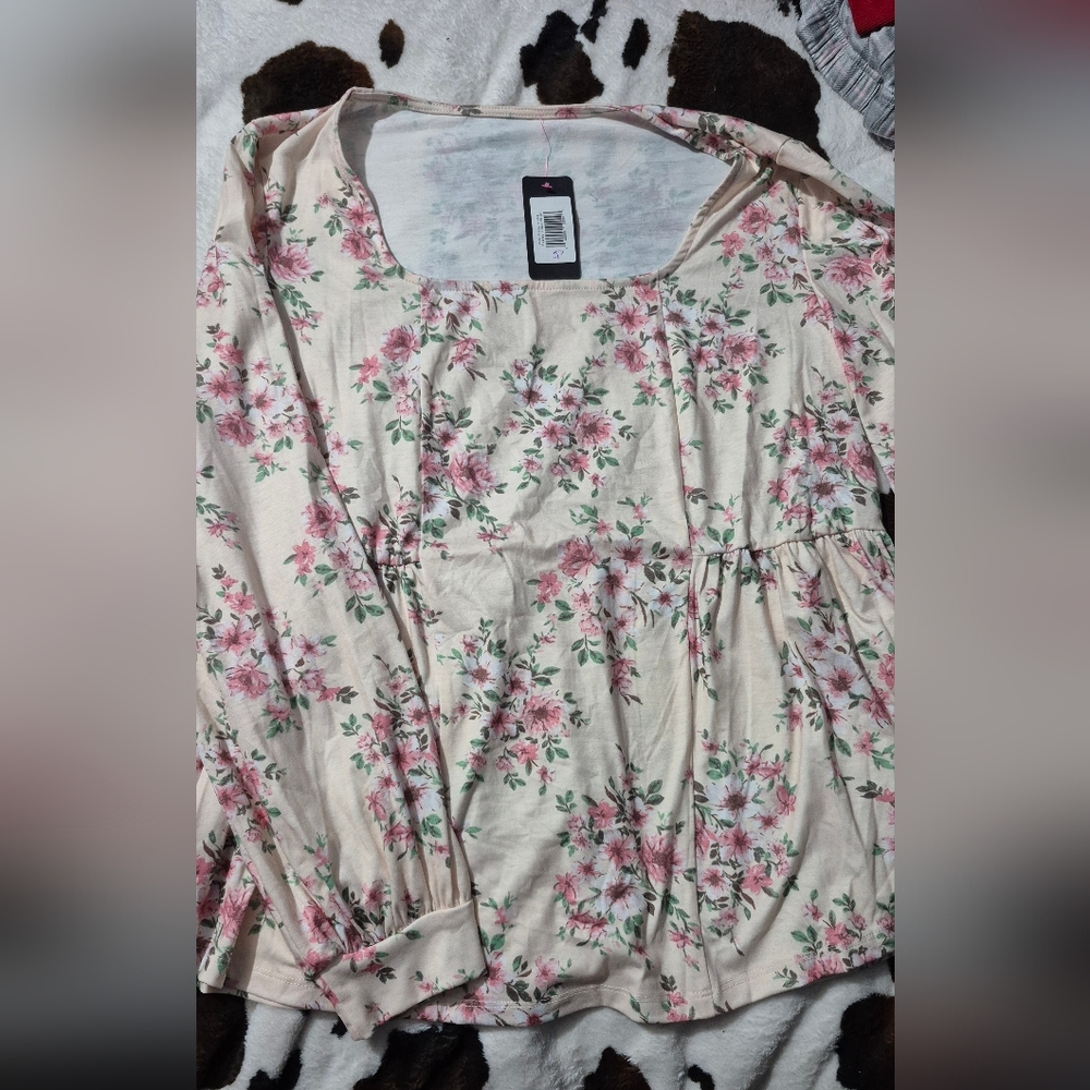 Pink Floral Pleated U-neck Size L NWT